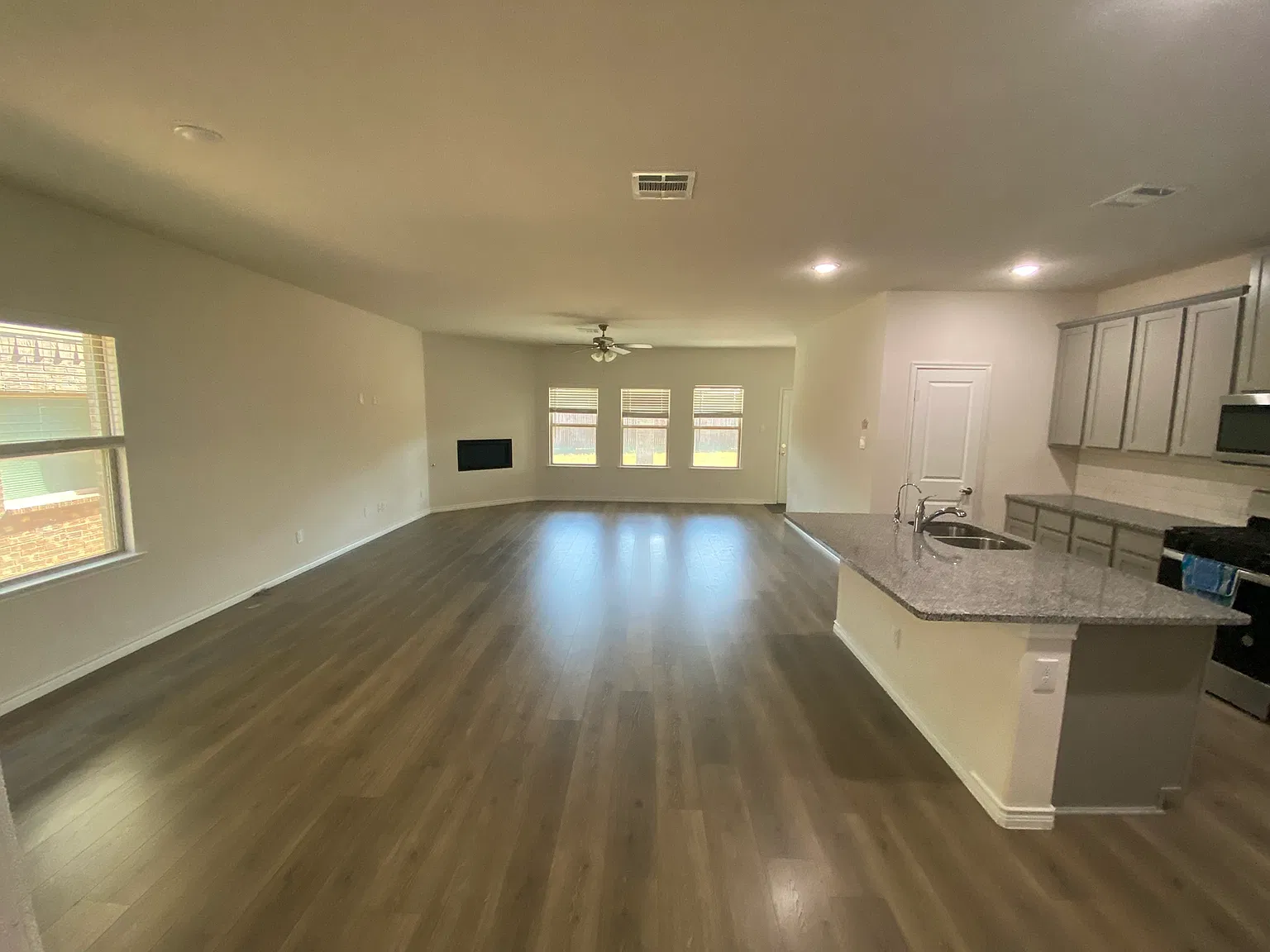 5 bed, 3.5 bath, 1858 sqft, $3,400 — Photo 4