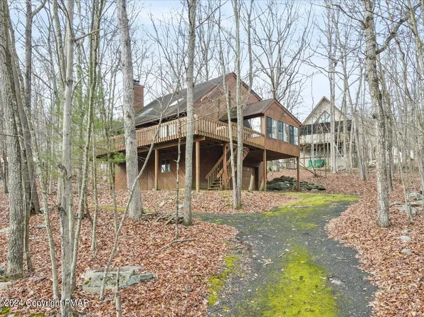 2130 Southport Dr, Bushkill, PA 18324