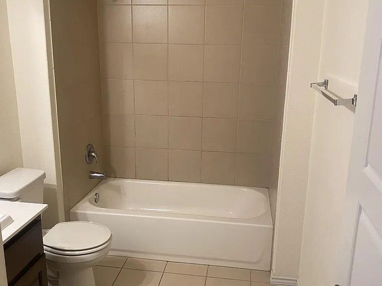 9504 Hunter Ln — Photo 8