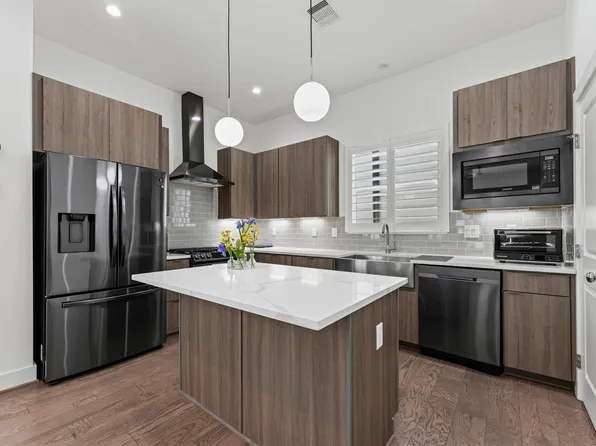 5827 Dolores St, Houston, TX 77057