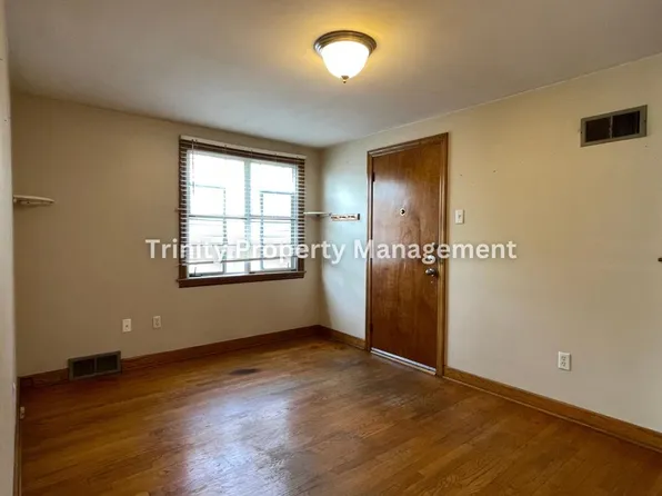 122 Marshall St APT 3, Clarksburg, WV 26301