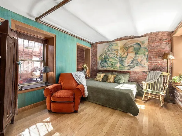 71 Barrow St APT 19, New York, NY 10014