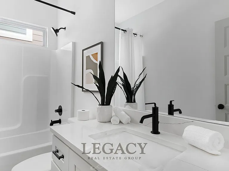 2027 Rosemary Ln — Photo 24