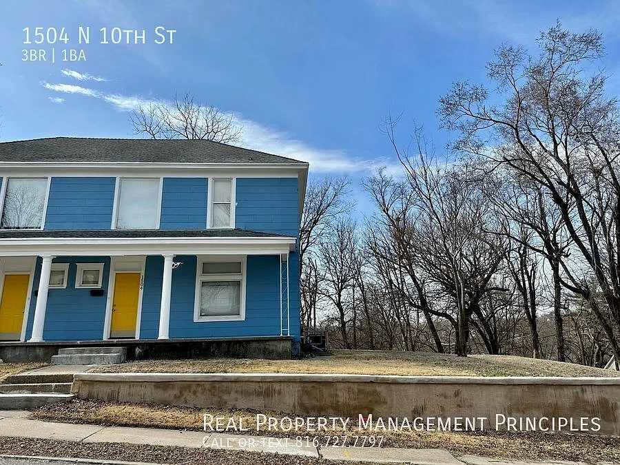 Spacious, Renovated 3 Bedroom, 1 Bathroom Townhouse!! Deposit Free Living Available via Obligo! — Photo 1