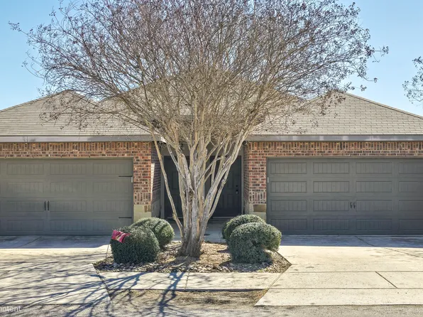 746 /748 Saengerhalle, New Braunfels, TX 78130