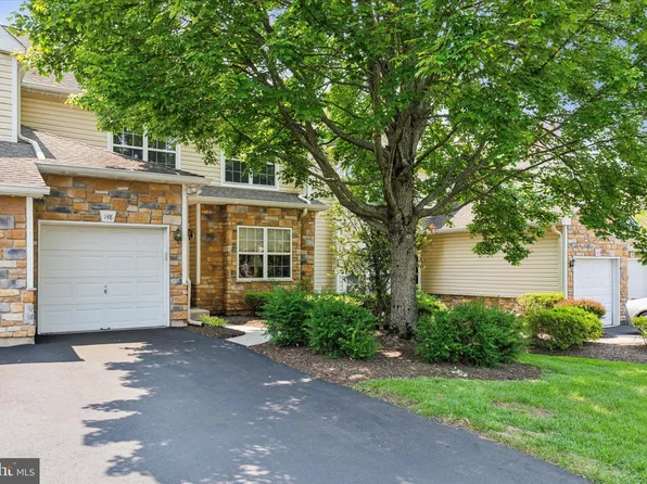 148 Canterbury Ln, Blue Bell, PA 19422