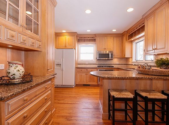 4th image of 1111 Brassie Ave