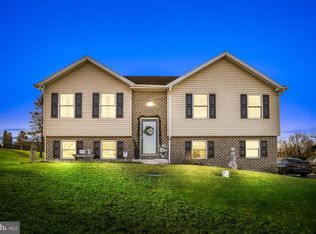 1746 Hammond Dr, Chambersburg, PA 17201