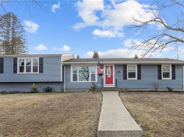5 Cononchet Trl, East Greenwich, RI 02818