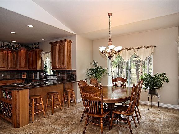 Spacious Eat-in Kitchen Nook