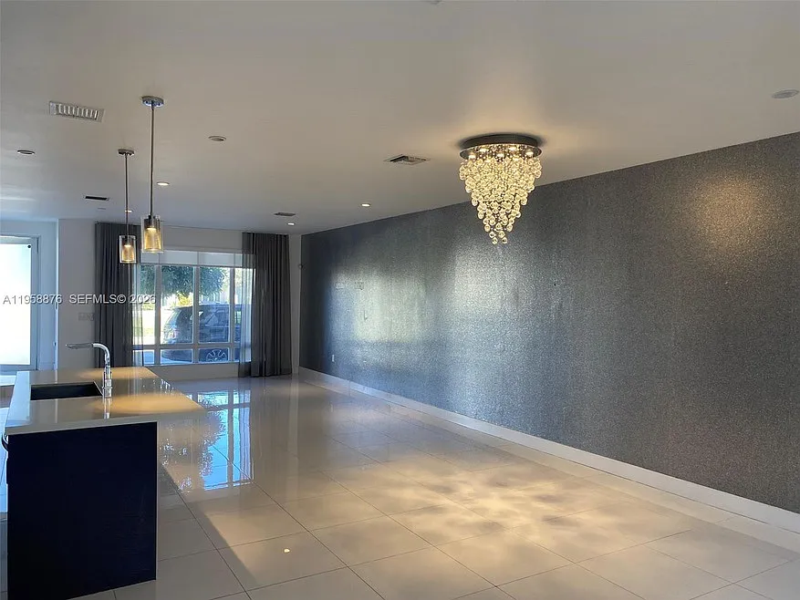 3 bed, 2.5 bath, 1908 sqft, $4,700 — Photo 3