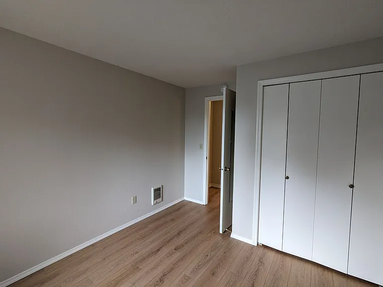 1147 NE Viking Ct — Photo 17