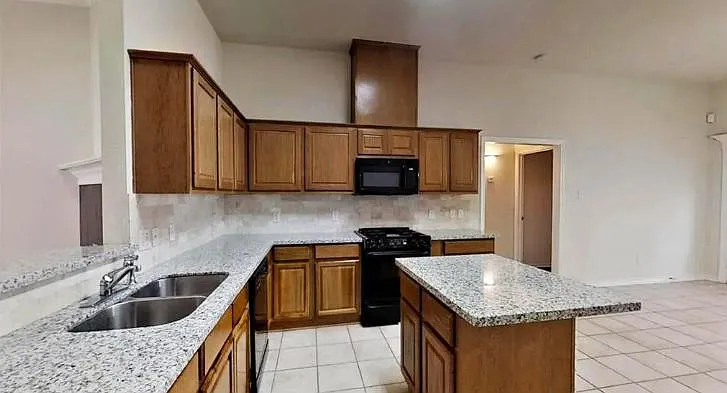 4214 Alexandria Ave — Photo 7