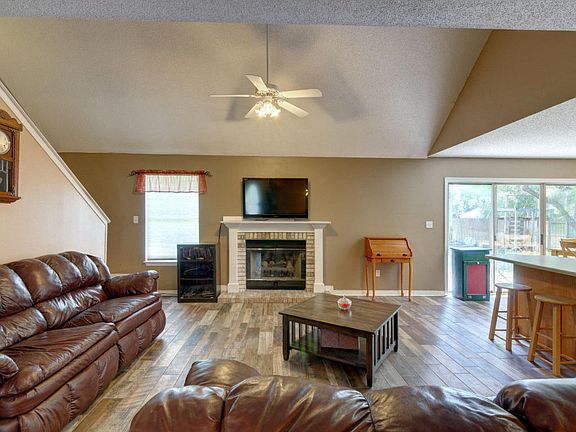 2nd image of 2668 Avenida De Soto