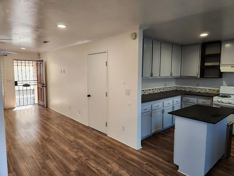 2 bed, 2.5 bath, 1313 sqft, $2,750 — Photo 2