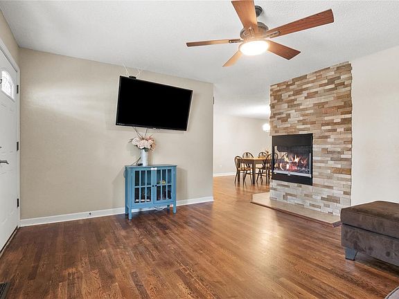 2nd image of 754 Lamplight Ln