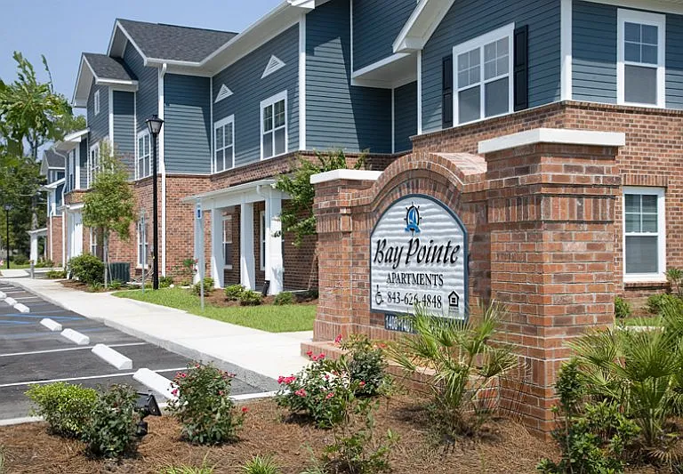 Bay Pointe I — Photo 2