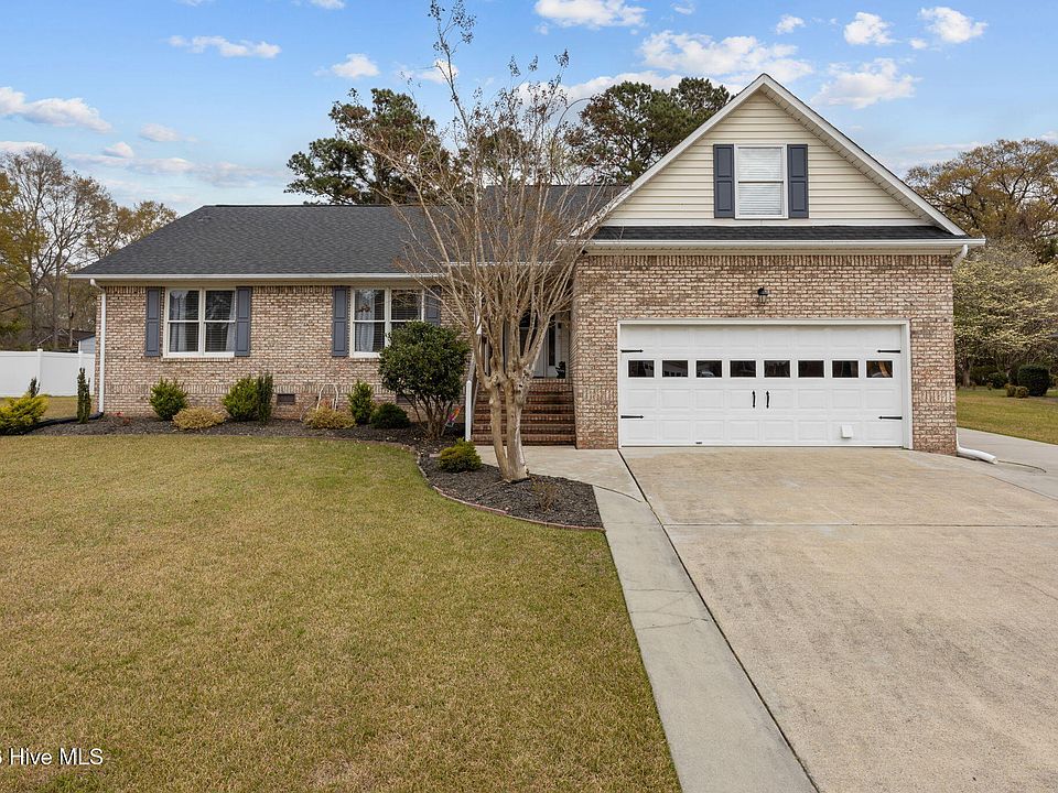 1st image of 216 Pinewood Drive