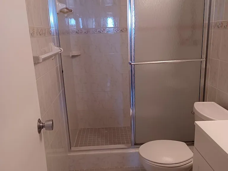 8001 N Crespi Blvd #2C — Photo 22