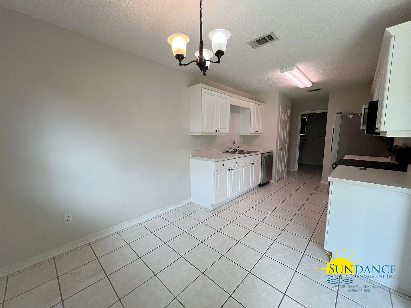 Lovely 3 Bedroom Home in Crestview South of I-10! — Photo 4
