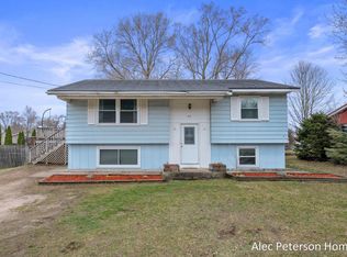 65 Smith St, Hesperia, MI 49421
