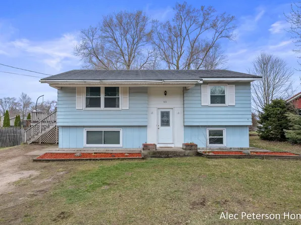 65 Smith St, Hesperia, MI 49421