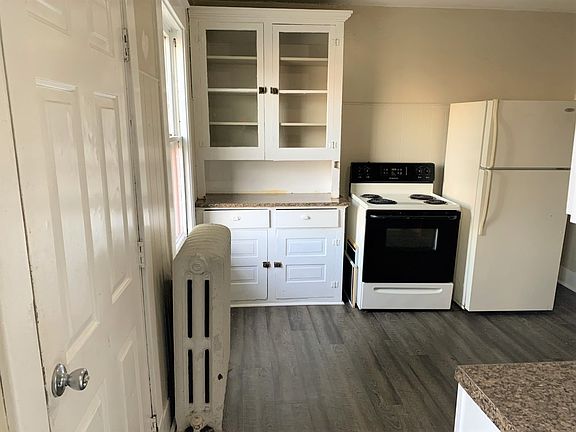 3rd image of 2253 Niagara St APT 3