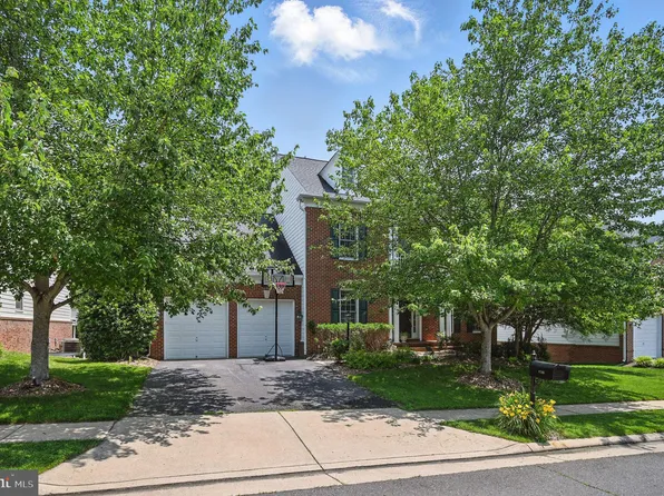 4788 Charter Ct, Woodbridge, VA 22192