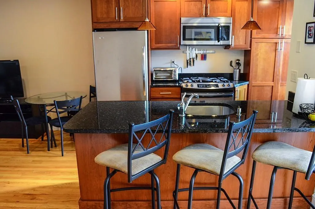 2 bed, 659 sqft, $3,300 — Photo 1