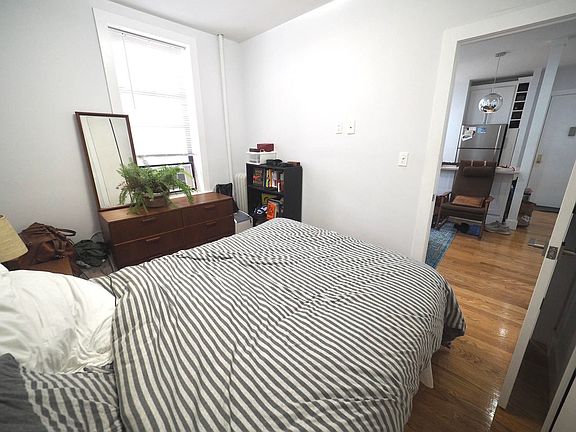 4th image of 31-12 42nd St #3L