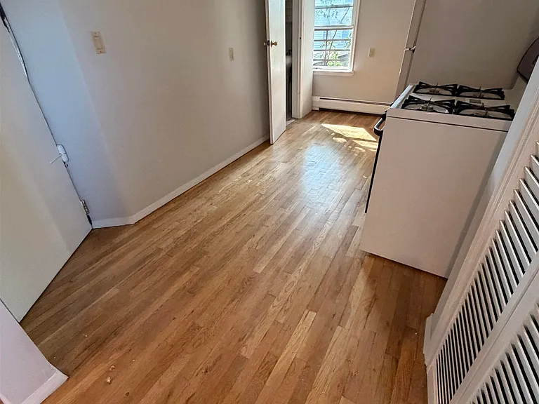 213 Webster Ave #2R — Photo 4