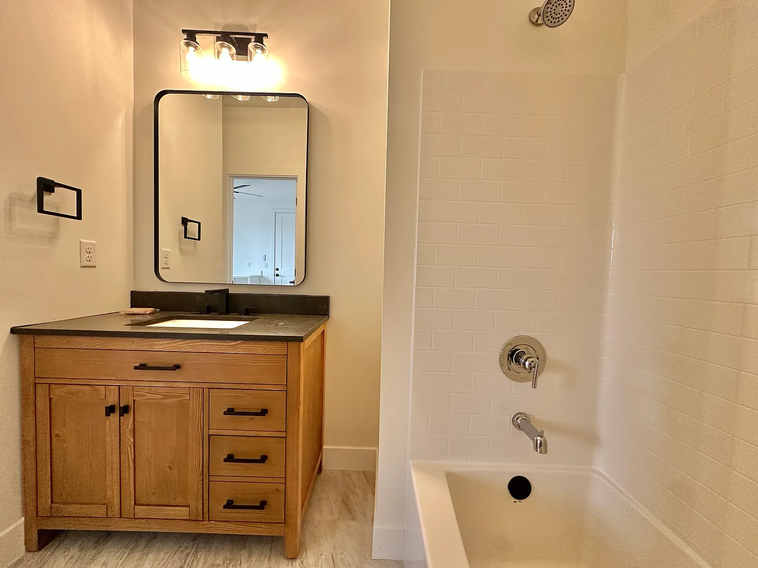 Studio, 1.0 bath, 205 sqft, $995 — Photo 4
