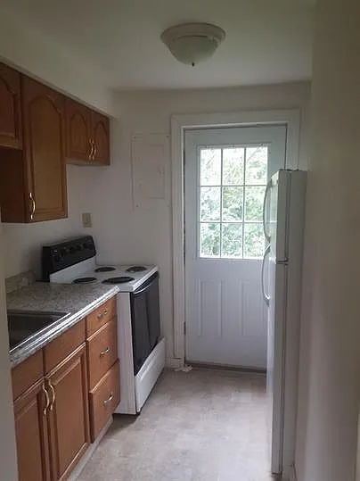 1 bed, 1.0 bath, $1,100 — Photo 3
