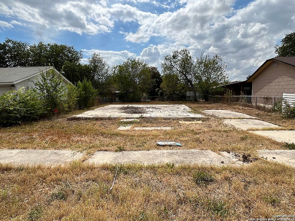 2nd image of 5730 Broken Lance LOT 8
