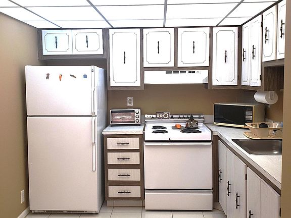2nd image of 146 Piedmont D #146