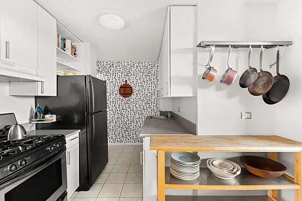 Sold by Compass | media 6