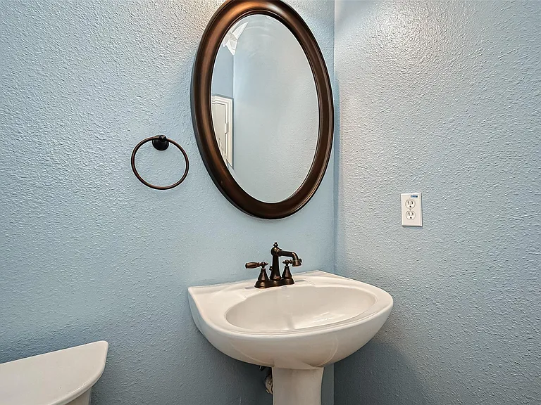 2218 Falcon Knoll Ln — Photo 21
