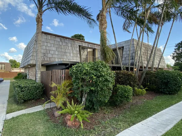 1011 Springdale Cir, Palm Springs, FL