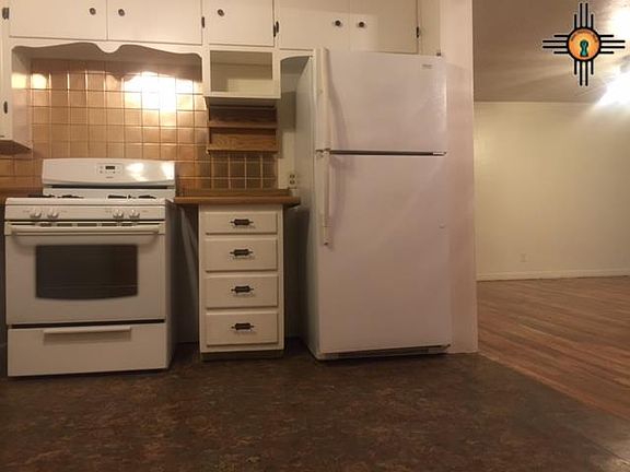 4th image of 212 W Plains Ave