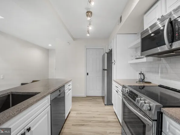 1880 Superfine Ln APT 31, Wilmington, DE 19802