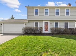 97 Ledgewood Dr, Rochester, NY 14615