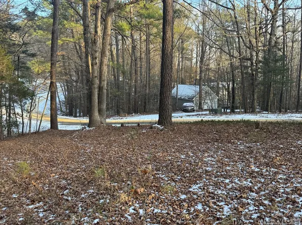 1674 Great Creek Dr, La Crosse, VA 23950