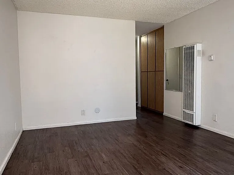 3440 Helix St — Photo 4