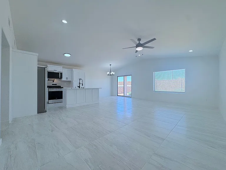 3909 Surmise St — Photo 5
