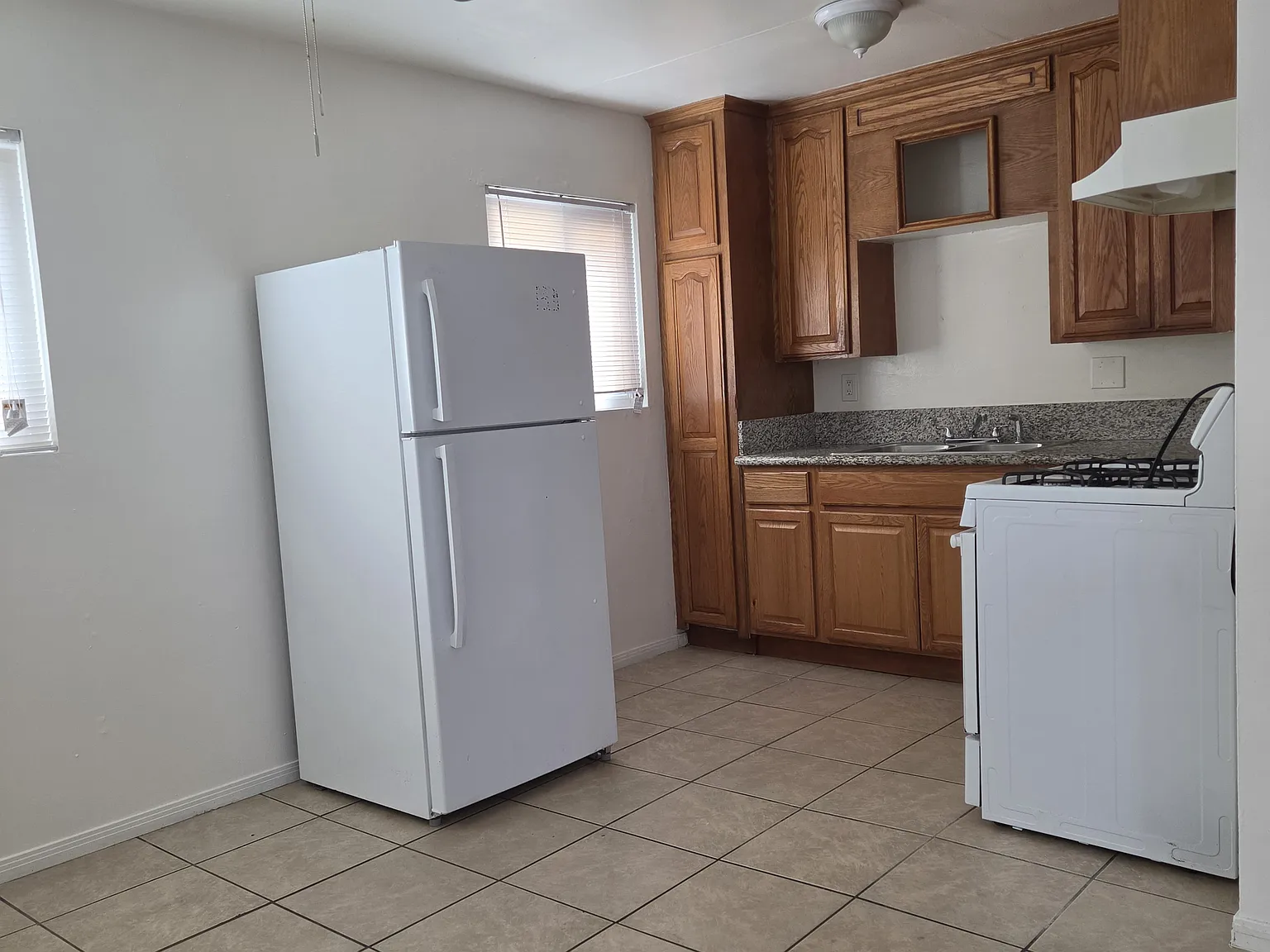 2 bed, 700 sqft, $2,000 — Photo 2