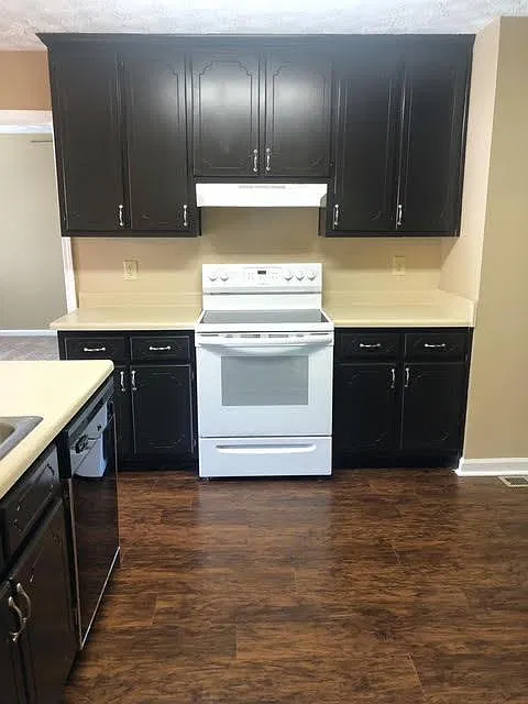 3 bed, 1266 sqft, $2,000 — Photo 4