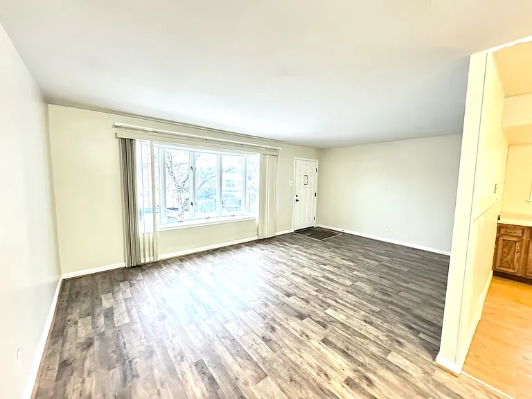 8560 Castor Ave — Photo 2