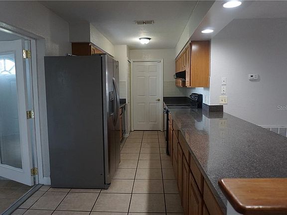 4th image of 420 Lake Daisy Dr
