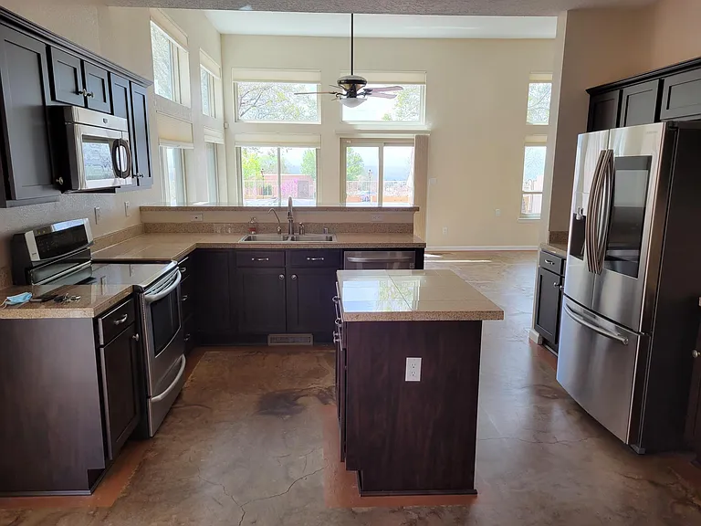 2155 Black Willow Dr NE — Photo 2