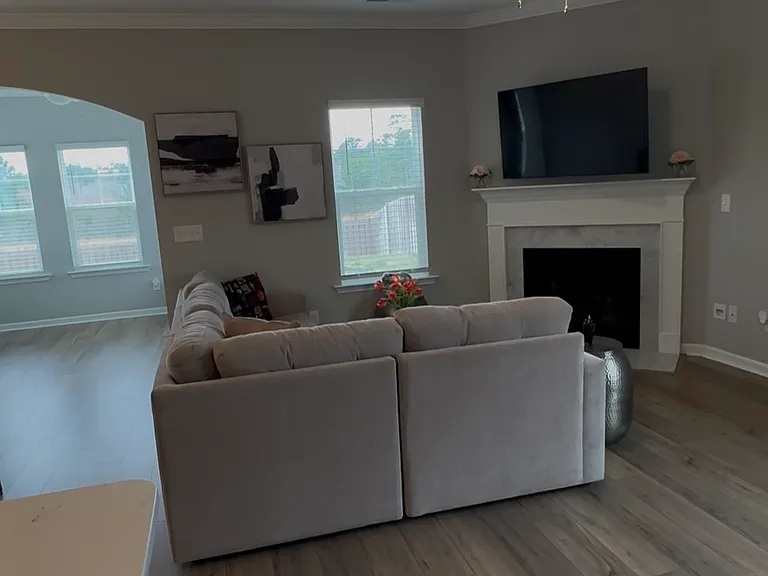 588 Ludlow Ln — Photo 9